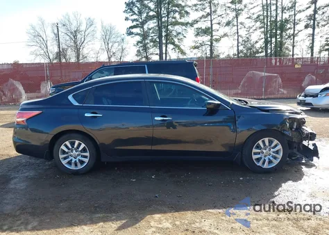 2015 Nissan Altima 2.5 S z USA, uszkodzony, nr VIN 1N4AL3AP6FN350341